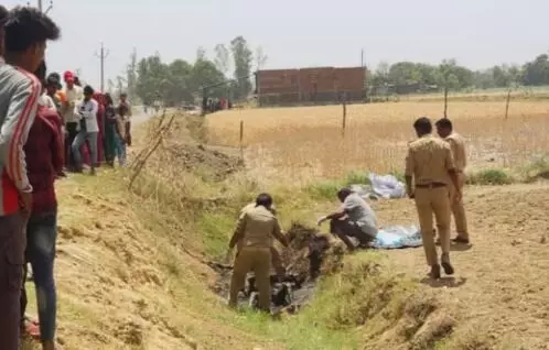 मजदूरी के लिए गोंडा गए युवक को जिंदा जलाया- सड़क किनारे मिली लाश