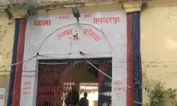 माहौल बिगड़ने की कोशिश- हनुमान मंदिर में फेंका मांस का टुकड़ा माहौल बिगड़ने की कोशिश- हनुमान मंदिर में फेंका मांस का टुकड़ा