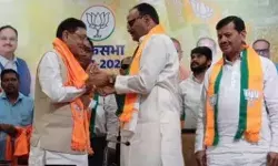 पति को अकेला छोड़ सपा विधायक की पत्नी ससुर समेत बीजेपी में शामिल पति को अकेला छोड़ सपा विधायक की पत्नी ससुर समेत बीजेपी में शामिल