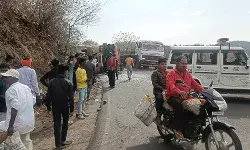 बारात लेकर लौट रही बस खाई में पलटी- दर्जनों घायल- मचा कोहराम बारात लेकर लौट रही बस खाई में पलटी- दर्जनों घायल- मचा कोहराम