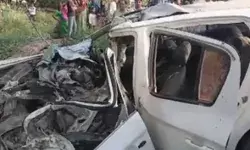 पेड़ से टकराई 200 की स्पीड से दौड़ रही कार- चार की मौत- टायर पंचर....