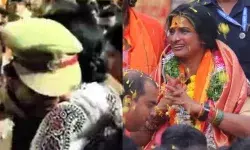 BJP प्रत्याशी से हाथ मिलाना पड़ा भारी पुलिस अधिकारी नौकरी से सस्पेंड BJP प्रत्याशी से हाथ मिलाना पड़ा भारी पुलिस अधिकारी नौकरी से सस्पेंड