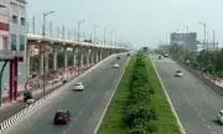 तेज रफ्तार कार की टक्कर से फ्लाईओवर से साइकिल समेत नीचे गिरा व्यक्ति तेज रफ्तार कार की टक्कर से फ्लाईओवर से साइकिल समेत नीचे गिरा व्यक्ति