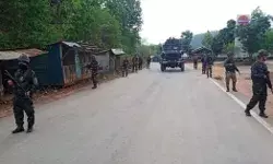 हाईवे पर नागालैंड से जोड़ने वाले पुल पर IED ब्लॉस्ट- गोलियां भी चली हाईवे पर नागालैंड से जोड़ने वाले पुल पर IED ब्लॉस्ट- गोलियां भी चली