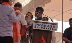 भाषण देते समय मंच पर बेहोश होकर गिरे केंद्रीय मंत्री नितिन गडकरी भाषण देते समय मंच पर बेहोश होकर गिरे केंद्रीय मंत्री नितिन गडकरी