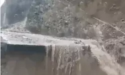 लैंड स्लाइड से नेशनल हाईवे 33 का बड़ा हिस्सा क्षतिग्रस्त- दिबांग.... लैंड स्लाइड से नेशनल हाईवे 33 का बड़ा हिस्सा क्षतिग्रस्त- दिबांग....