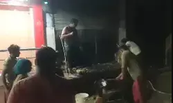 कन्फेक्शनरी की दुकान में लगी भयंकर आग- लाखों का माल हुआ खाक कन्फेक्शनरी की दुकान में लगी भयंकर आग- लाखों का माल हुआ खाक