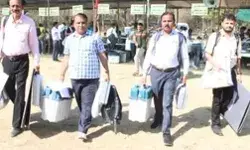 दूसरे चरण की वोटिंग के लिए पोलिंग पार्टियां बूथों के लिए हुई रवाना दूसरे चरण की वोटिंग के लिए पोलिंग पार्टियां बूथों के लिए हुई रवाना