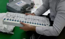 SC की दो टूक- बैलेट पेपर से नहीं होंगे चुनाव- पर्चियां का मिलान भी.... SC की दो टूक- बैलेट पेपर से नहीं होंगे चुनाव- पर्चियां का मिलान भी....