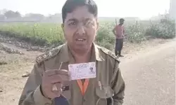 लाल बत्ती लगी कार में बूथ चेक करने आया सीबीआई इंस्पेक्टर गिरफ्तार लाल बत्ती लगी कार में बूथ चेक करने आया सीबीआई इंस्पेक्टर गिरफ्तार