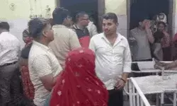 मौत बनकर दौडी कार- दर्जन भर लोग कुचले- तीन लोगों की मौत