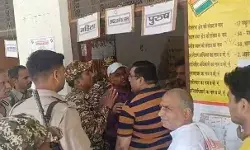 मतदान के दौरान विवाद- बोला वोटर आवाज आई लेकिन वोट नही पड़ा मतदान के दौरान विवाद- बोला वोटर आवाज आई लेकिन वोट नही पड़ा