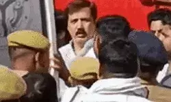 शिफ्ट किये जा रहे बाहुबली धनंजय सिंह को रास्ते में ही मिली जमानत शिफ्ट किये जा रहे बाहुबली धनंजय सिंह को रास्ते में ही मिली जमानत