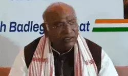 बोले खड़गे- कांग्रेस बहती नदी, कुछ लोगों के जाने से नहीं पड़ता फर्क बोले खड़गे- कांग्रेस बहती नदी, कुछ लोगों के जाने से नहीं पड़ता फर्क