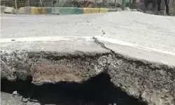 हुआ जोरदार ब्लास्ट और फट गई आरसीसी सड़क- बोले मुख्य अभियंता... हुआ जोरदार ब्लास्ट और फट गई आरसीसी सड़क- बोले मुख्य अभियंता...