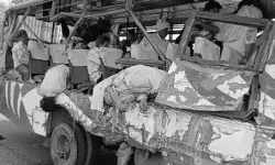 सवारियों से भरी बस की साइड ट्रक ने उड़ाई- दो सवारी की मौत- छह गंभीर सवारियों से भरी बस की साइड ट्रक ने उड़ाई- दो सवारी की मौत- छह गंभीर