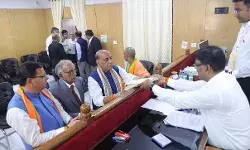 2 किलोमीटर रोड शो निकालकर राजनाथ सिंह ने किया नामांकन- सीएम योगी.... 2 किलोमीटर रोड शो निकालकर राजनाथ सिंह ने किया नामांकन- सीएम योगी....