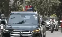 पत्नी सुनीता मंत्री आतिशी के साथ केजरीवाल से मिलने तिहाड़ जेल पहुंची पत्नी सुनीता मंत्री आतिशी के साथ केजरीवाल से मिलने तिहाड़ जेल पहुंची