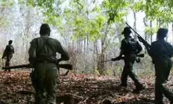 चल रहा बड़ा एनकाउंटर- कई जगह पर नक्सलियों को घेरा- अब तक 4 ढेर चल रहा बड़ा एनकाउंटर- कई जगह पर नक्सलियों को घेरा- अब तक 4 ढेर