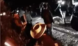 200 मीटर गहरी खाई में गिरी बस- 25 की मौत- दर्जनभर से ज्यादा घायल 200 मीटर गहरी खाई में गिरी बस- 25 की मौत- दर्जनभर से ज्यादा घायल