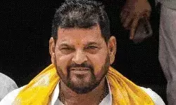 चर्चित सांसद बृजभूषण सिंह होंगे चारों खाने चित्त- बेटे का टिकट पक्का चर्चित सांसद बृजभूषण सिंह होंगे चारों खाने चित्त- बेटे का टिकट पक्का