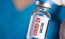 कोविशील्ड लगने के बाद बेटी की मौत- सीरम के खिलाफ अदालत पहुंचे पेरेंट्स कोविशील्ड लगने के बाद बेटी की मौत- सीरम के खिलाफ अदालत पहुंचे पेरेंट्स