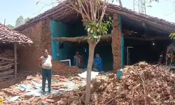 ओपन कोयला खदान में हैवी ब्लास्टिंग- भरभरकर गिरा ग्रामीण का मकान