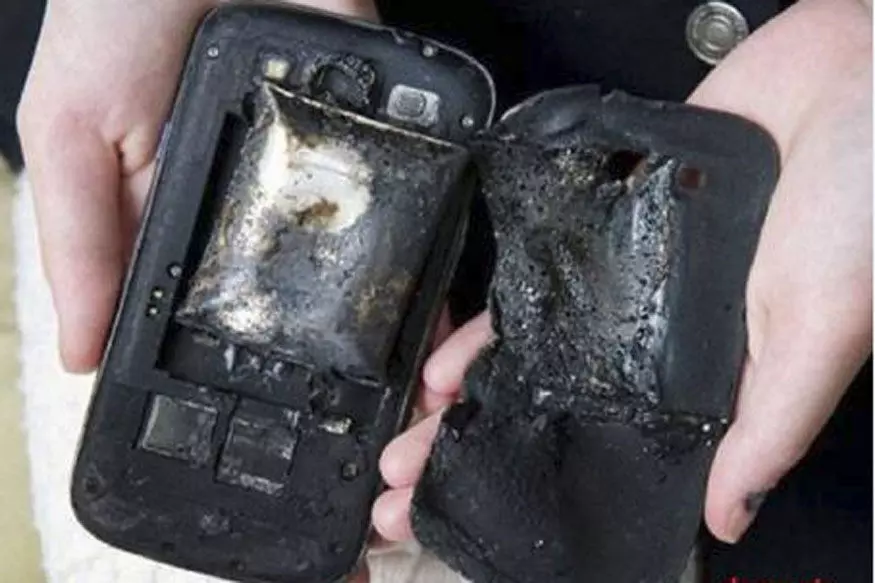 मोबाईल की बैटरी फटने से किशोरी गंभीर रुप से घायल