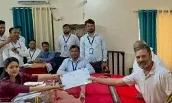 रायबरेली पहुंचे राहुल गांधी ने भरा पर्चा- बहन प्रियंका व मां सोनिया... रायबरेली पहुंचे राहुल गांधी ने भरा पर्चा- बहन प्रियंका व मां सोनिया...