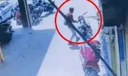 क्लासरूम में पढ़ा रही कंप्यूटर टीचर को एक तरफा प्यार में मारी गोली क्लासरूम में पढ़ा रही कंप्यूटर टीचर को एक तरफा प्यार में मारी गोली