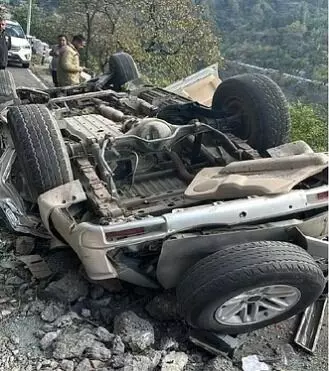 काला शनिवार- देहरादून रोड पर खाई में गिरी गाड़ी- पांच लोगों की मौत
