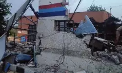 अनियंत्रित हुई बस ने उडाये पुलिस चौकी के परखच्चे- होमगार्ड.... अनियंत्रित हुई बस ने उडाये पुलिस चौकी के परखच्चे- होमगार्ड....