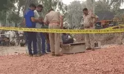 बक्से में मिली अधजली एवं सिर कटी लाश ने मचाया हड़कंप- शव पर नहीं...