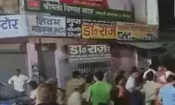 अखिलेश के रोड शो के बाद सपाइयों की आफत- भाजपा समर्थकों ने पीटा अखिलेश के रोड शो के बाद सपाइयों की आफत- भाजपा समर्थकों ने पीटा