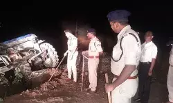 ASI पर टूटा रेत माफियाओं का कहर- ट्रैक्टर से कुचलकर किया मर्डर ASI पर टूटा रेत माफियाओं का कहर- ट्रैक्टर से कुचलकर किया मर्डर