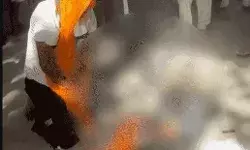 श्री गुरु ग्रंथ साहिब की बेअदबी- आरोपी को तलवारों से काट डाला श्री गुरु ग्रंथ साहिब की बेअदबी- आरोपी को तलवारों से काट डाला