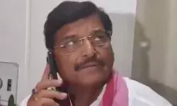 वोटिंग से पहले फोन पर शिवपाल की इंस्पेक्टर को वार्निंग- बोले... वोटिंग से पहले फोन पर शिवपाल की इंस्पेक्टर को वार्निंग- बोले...