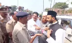 सपा प्रत्याशी की पुलिस के साथ नोंकझोंक- पूर्व जिलाध्यक्ष हिरासत में सपा प्रत्याशी की पुलिस के साथ नोंकझोंक- पूर्व जिलाध्यक्ष हिरासत में