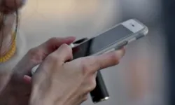 पत्नी से छुटकारे को पुलिस के पास पहुंचा पति- बोला रातभर चलाती है मोबाइल पत्नी से छुटकारे को पुलिस के पास पहुंचा पति- बोला रातभर चलाती है मोबाइल