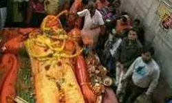 हनुमान मंदिर में कटी फटी जींस एवं छोटे कपड़े पहनकर जाने पर नो एंट्री हनुमान मंदिर में कटी फटी जींस एवं छोटे कपड़े पहनकर जाने पर नो एंट्री