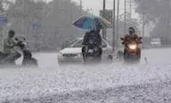 बारिश से बेहाल होकर गिरी दीवार बच्चे समेत ले गई सात लोगों की जान बारिश से बेहाल होकर गिरी दीवार बच्चे समेत ले गई सात लोगों की जान