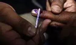 VOTE डालकर वीडियो बनाने वाले मतदाताओं पर कार्यवाही का डंडा- FIR VOTE डालकर वीडियो बनाने वाले मतदाताओं पर कार्यवाही का डंडा- FIR