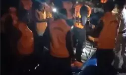 लोगों को लेकर जा रही नाव नदी में पलटी- मचा कोहराम- दो लापता लोगों को लेकर जा रही नाव नदी में पलटी- मचा कोहराम- दो लापता