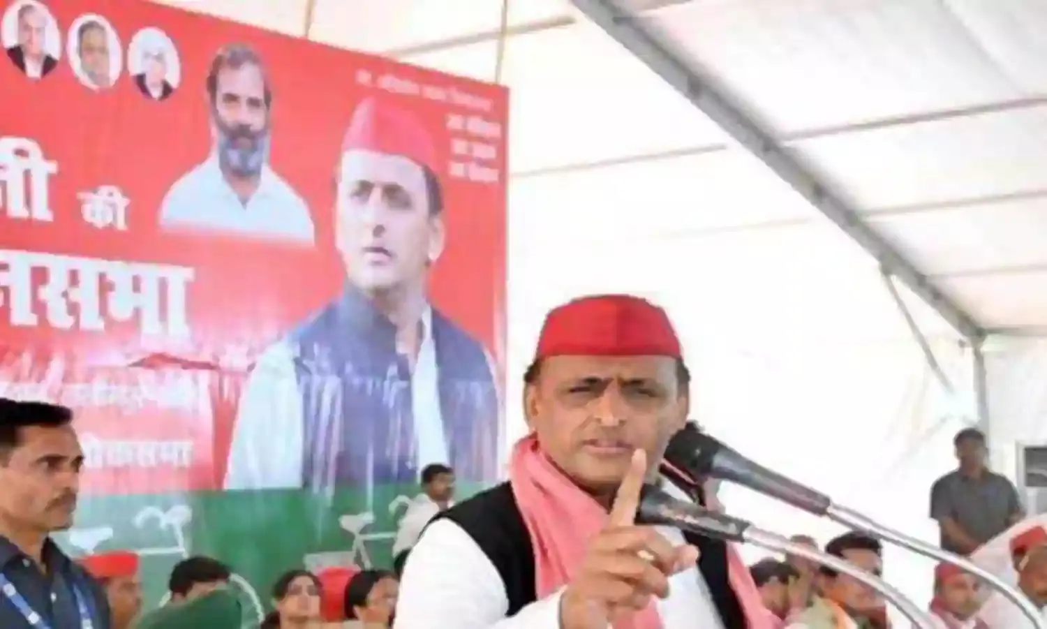 श्रमिक कालोनियों पर भी है भाजपा सरकार की निगाह: अखिलेश