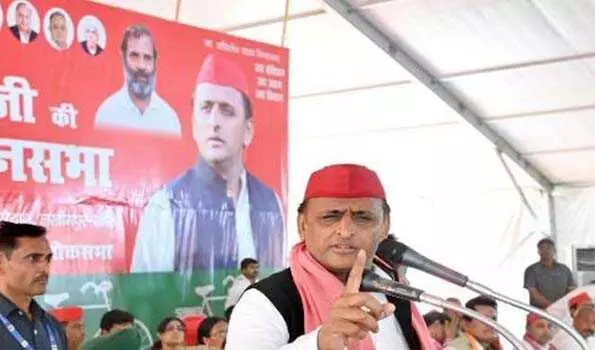 श्रमिक कालोनियों पर भी है भाजपा सरकार की निगाह: अखिलेश