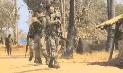 पुलिस की नक्सलियों से मुठभेड़- माओवादियों के बड़े लीडर्स को घेरा पुलिस की नक्सलियों से मुठभेड़- माओवादियों के बड़े लीडर्स को घेरा