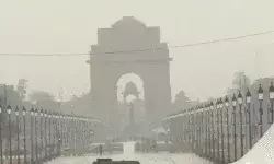 आफत बनकर आई धूल भरी आंधी ले गई दो लोगों की जान- 23 जख्मी आफत बनकर आई धूल भरी आंधी ले गई दो लोगों की जान- 23 जख्मी