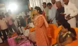 सपा MLA के बेटा बेटी ने बढ़ाई गठबंधन की टेंशन- मैदान उतर मांगे...