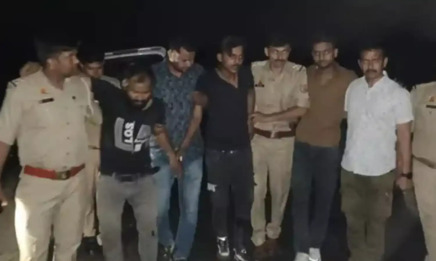 एनकाउंटर में पुलिस बदमाशों पर भारी- पैर में गोली लगने से 3 बदमाश घायल