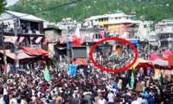 आंदोलन करने उतरी भीड़ ने POK में लहराया तिरंगा- सेना की गाड़ी फूंकी आंदोलन करने उतरी भीड़ ने POK में लहराया तिरंगा- सेना की गाड़ी फूंकी